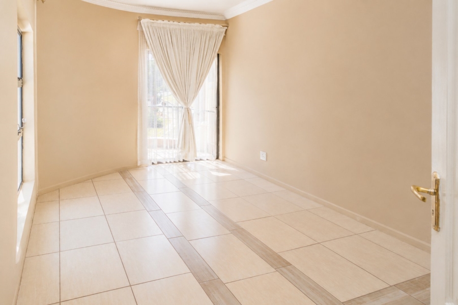 4 Bedroom Property for Sale in Kosmos Ridge North West